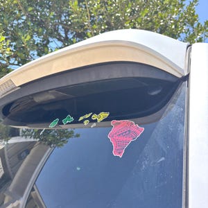Calcomanía de 30 cm para ventana de coche o camioneta con diseño tribal rasta, bandera hawaiana, mapa de Hawái