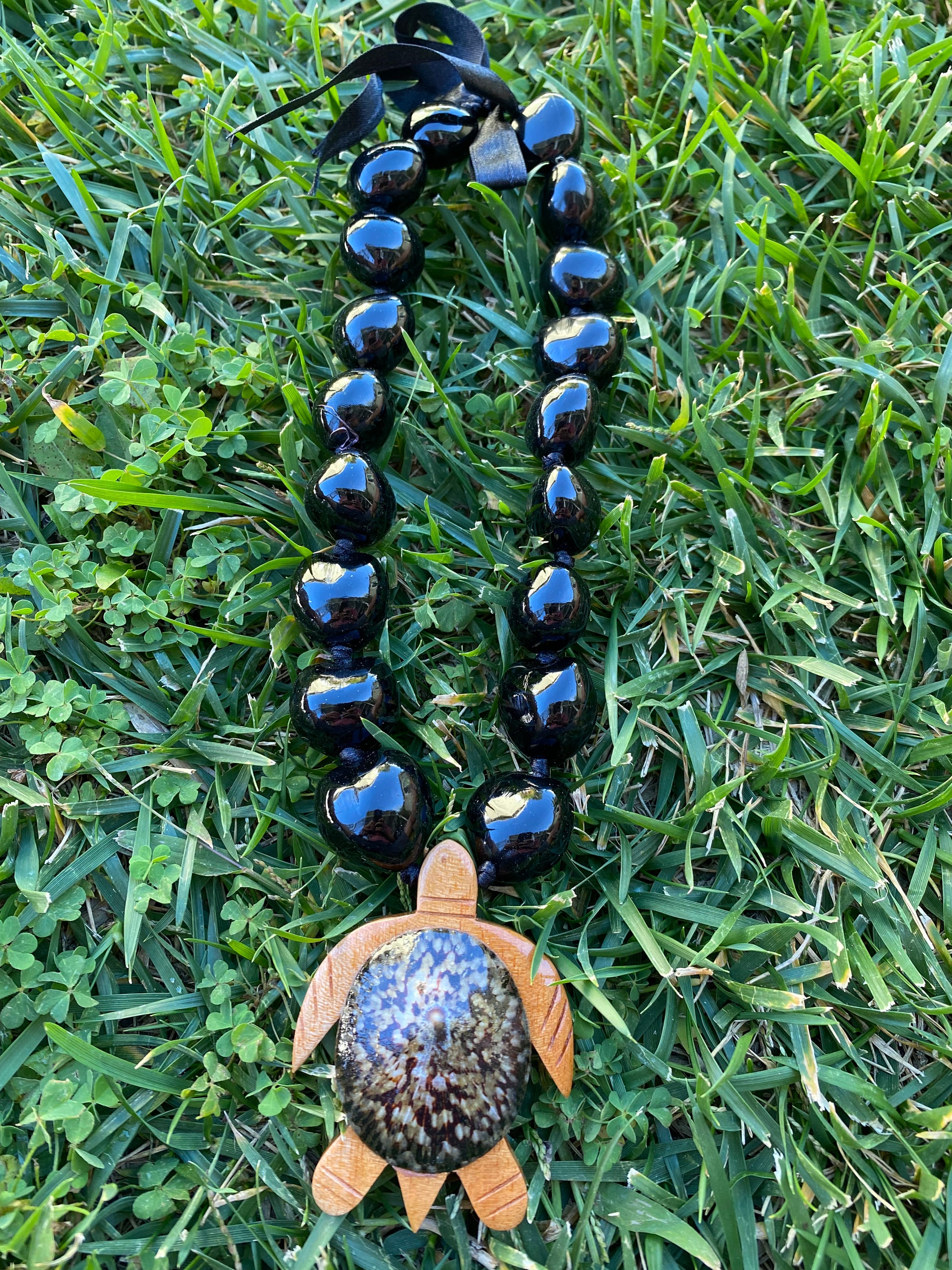 Abalone Shell Wooden Turtle Pendant Choker Black Kukui Nut Lei