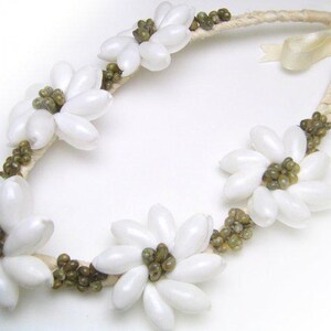 Hawaiian Jewelry White Bubble Shell w/ Green Mongo Raffia Necklace