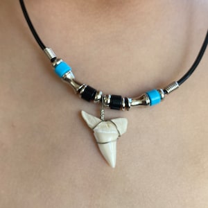 Hawaiian Design Jewelry Surfer Necklace 7/8&quot; Mako Shark Teeth w/ 18&quot; Blue Beads Cord Necklace
