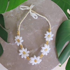 Hawaiian Jewelry White Bubble Shell w/Yellow Mongo Shell Raffia Necklace
