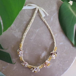Hawaiian Jewelry Pink Everlasting Shell w/ Yellow Mongo Raffia Necklace