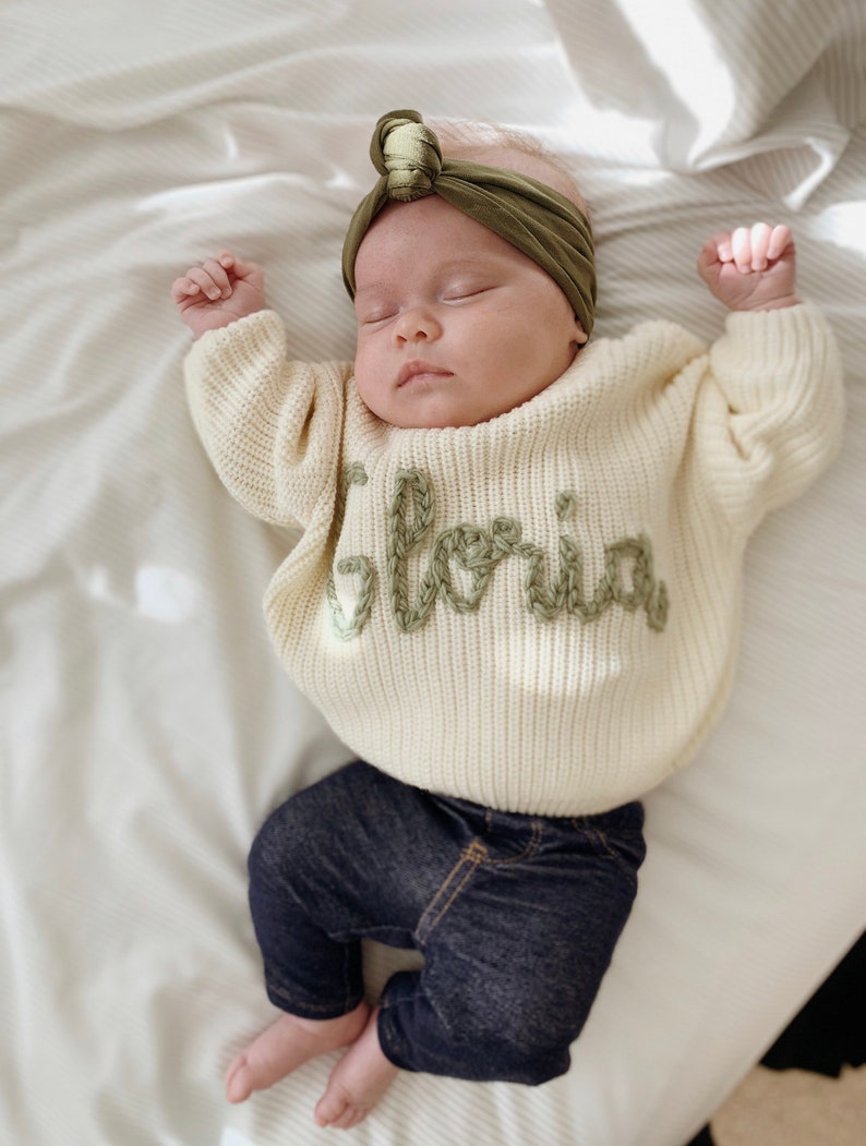 Pull personnalisé pour bébé, pull personnalisé pour tout-petit, pull en tricot avec nom, pull avec prénom, pull pour bébé avec nom image 2