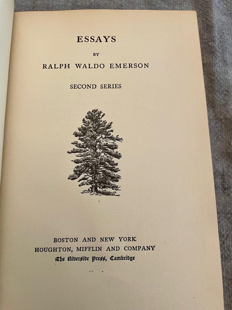 K&ouml;nnte beinhalten: Ein Buch mit dem Titel "Essays" von Ralph Waldo Emerson, Zweite Serie, herausgegeben von Houghton, Mifflin and Company, The Riverside Press, Cambridge.