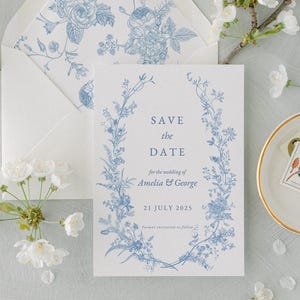 Druckbare Save the Date Vorlage hellblau, bearbeitbares Save the Date für Canva, staubiger blauer Wildblumenkranz Save the Date 5x7 Vorlage