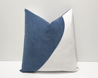 Capa de almofada decorativa azul-acinzentada e branca, capas de almofada de sofá azuis de design exclusivo, capa de almofada para sofá com blocos de cores.