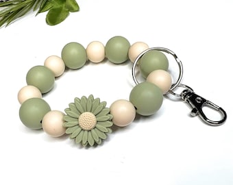 Flower Silicone Bead Keychain Bracelet, Sage Green Stretch Beaded Wristlet Key Chain Ring, Boho Car Accessories, New Driver Gift for Girl