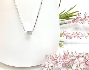 Vierkante kralenketting, sterling zilveren kubushanger aan een fijne ketting, eenvoudige ketting voor dagelijks gebruik, minimalistische sieraden, moderne geometrische vorm,