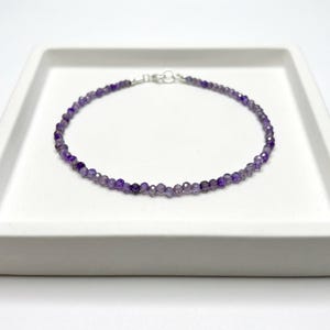 Elegant armband med lila zirkon, fotlänk med 2 mm fasetterad ädelstenspärlor, chokerhalsband med litet pärla