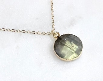 Collana in labradorite sfaccettata, ciondolo con pietra preziosa arcobaleno, ciondolo con pietra a forma di cerchio rotondo o esagonale, delicata catena, regalo di gioielli artigianali fatti a mano