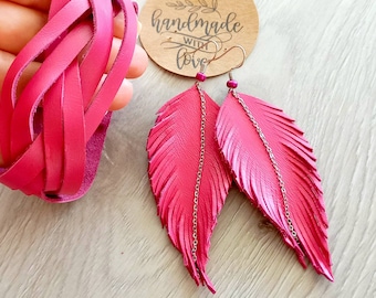 Leather feather earrings and bracelet, leather jewelry set, fringe hand made craft unique earrings, hot pink boho jewelry, western earrings