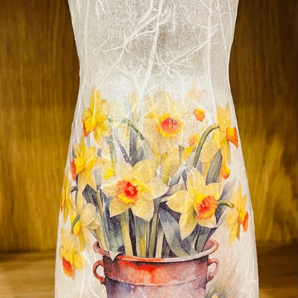 Beautiful handmade vase with a spring daffodil design finished in a glitter varnish