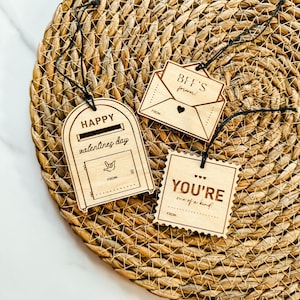 Happy Valentinees Day Geschenk aus Holz Personalisierte Fun Korb Post Anhänger | Holz Geschenkaufkleber für Valentinstag Mädchen Geschenke | Liebesbrief Geschenk