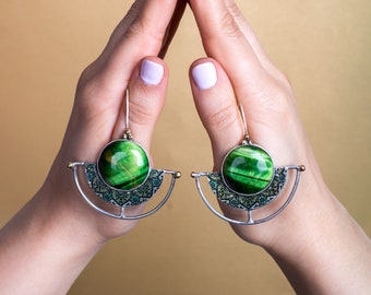 Persian Silver Earrings, Middle Eastern Earrings, Green Stone Silver Earrings, Valentines earrings, Spring Earrings, Ancient Earrings