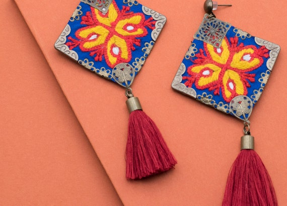 Orecchini con Nappa Rossa, Orecchini Boho per Lei, Orecchini Vintage, Orecchini Ricamati con Nappa Rossa per Lei, Orecchini a Goccia - Italia