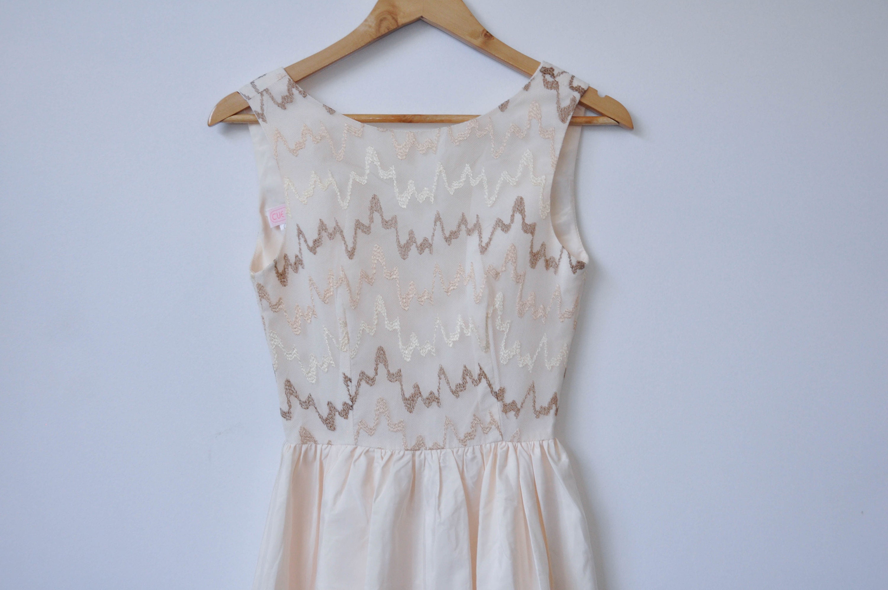 Vintage Cue Design Dress - Day Dress - Vintage Cue Dress - Vintage Wedding  Dress - Australian Design - Tule Petty Coat - Etsy