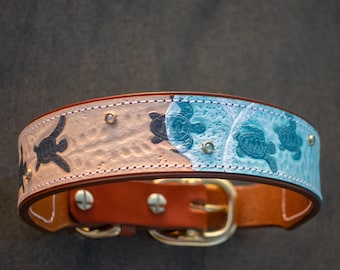 Collar de cuero repujado para perros de tortugas marinas bebés. Hecho a mano y a medida para perros de todos los tamaños. ¡Con costuras!