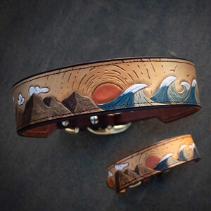 Hundhalsband i Golden Sunrise Mountains and Waves - bearbetat läder, handgjort, specialtillverkat