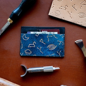 Constellations Leder Kartenhalter, Kartenhalter für Männer und Frauen. Astrologische, himmlische, Tierkreis.