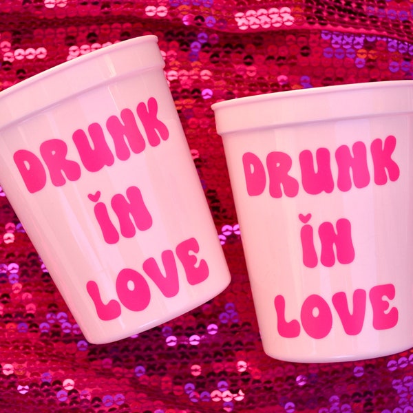 Pink Drunk In Love Bachelorette Party Cups, Beyonce bachelorette, Pink Bachelorette, Bachelorette Weekend favors, Feyonce, Just Drunk