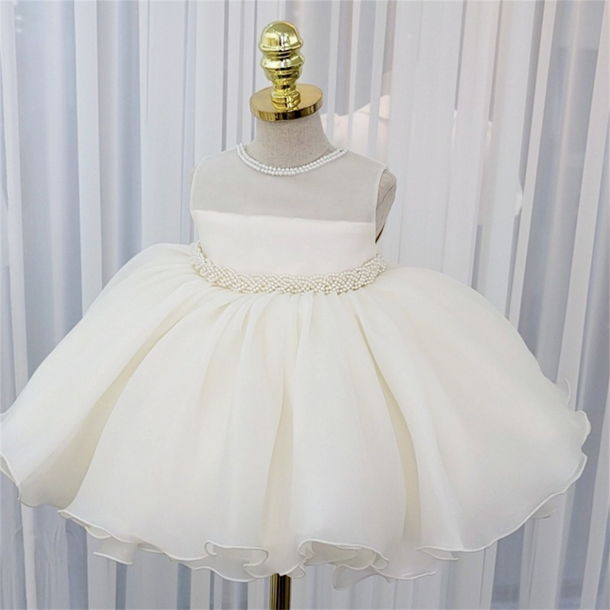 White puffy store dresses for toddlers