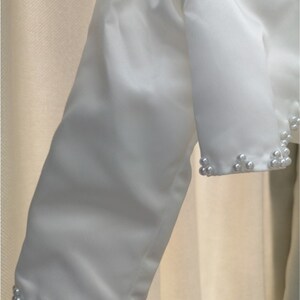 Haussement dépaules en satin blanc cassé pour les enfants, Veste de couverture de fille de fleur de mariage avec des perles, Cape de satin de haussement dépaules de perles, Filles Wrap Kids Baby White Cape image 3