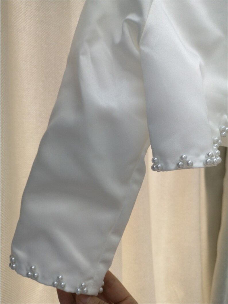 Haussement dépaules en satin blanc cassé pour les enfants, Veste de couverture de fille de fleur de mariage avec des perles, Cape de satin de haussement dépaules de perles, Filles Wrap Kids Baby White Cape image 3