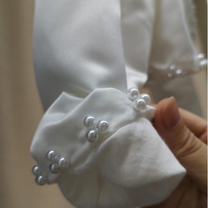 Haussement dépaules en satin blanc cassé pour les enfants, Veste de couverture de fille de fleur de mariage avec des perles, Cape de satin de haussement dépaules de perles, Filles Wrap Kids Baby White Cape image 2