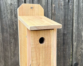Cedar Bird House for Wren’s and Chickadees