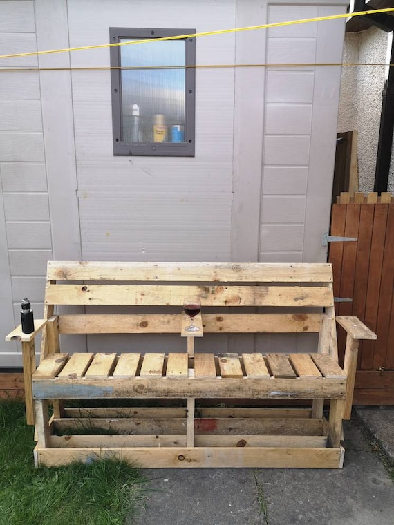 Garden bench pallet wood discount