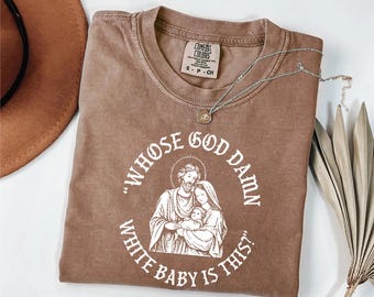 Camiseta Comfort Colors de ¿De quién es este bebé blanco?, divertida camiseta con meme de Jesús, divertida camiseta con humor cristiano sobre Jesús, divertida camiseta navideña de la Natividad.