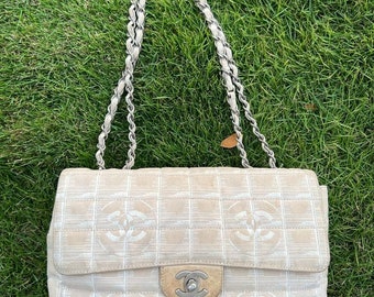 Bolso de hombro con cadena CHANEL New Travel Line de nailon y piel color beige