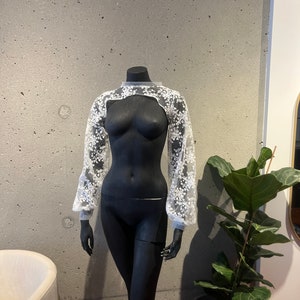 High neckline lace jacket with puffy sleeves with snaps closure image 5