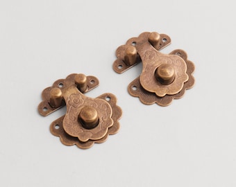 Cierre de caja: Herrajes para muebles con diseño floral de nubes en latón antiguo