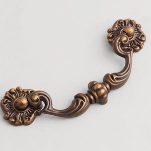 Vintage Schubladenknall: Antike Messing Floral Basis geschnitzt gebogen Pull-Möbel Hardware Zubehör