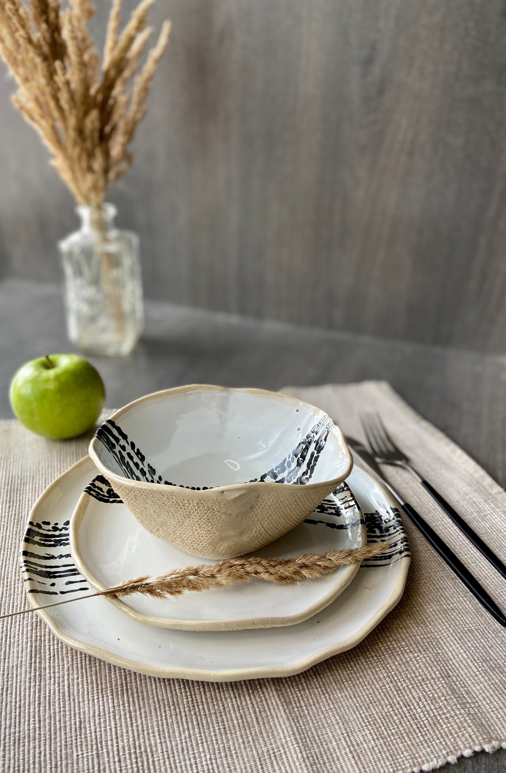 Black and white salad plates 2025