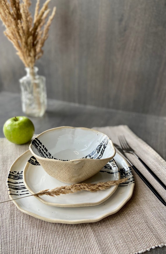 Service de vaisselle noir splash sur blanc de 3 pièces, service en grès  pour le dîner, assiettes petit-déjeuner/dessert et bol à soupe, art en  céramique moderne par Manya - Etsy France