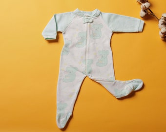 Kombinezon niemowlęcy Vintage Baby Footie w kolorze białym, jednoczęściowy, z grubej bawełny, z krótkim rękawem, ubranka dla dzieci w wieku od 3 do 6 miesięcy.