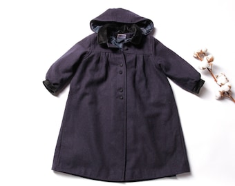 Cappotto di lana per bambina, vintage anni '90, cappotto di lana blu navy da principessa, cappotto invernale con cappuccio, abbigliamento per bambini, vestiti scandinavi, cappotto per bambina anni '90, taglia 120