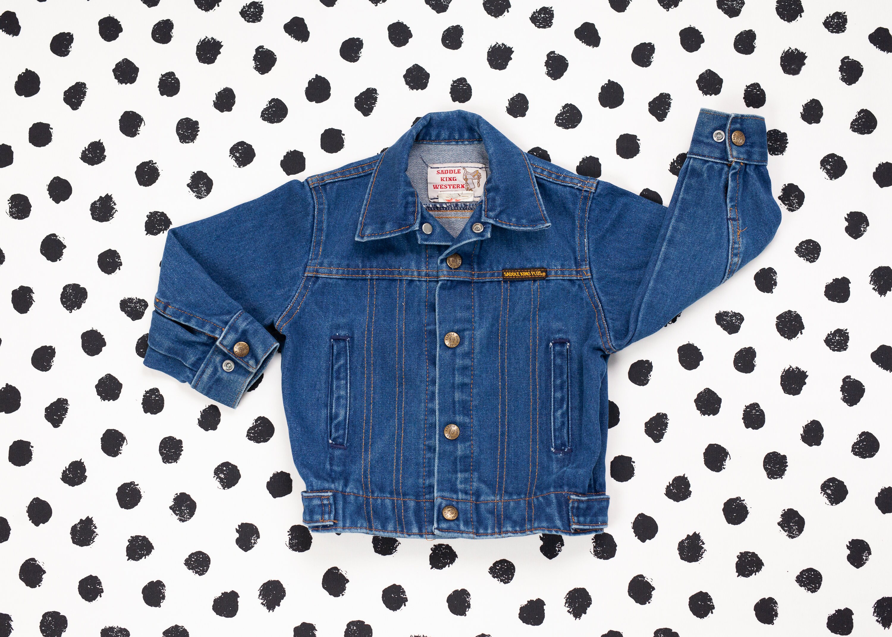 jean jacket 80s look