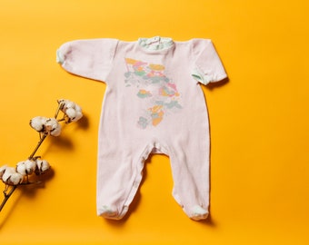 Kombinezon niemowlęcy Vintage Baby Footie w kolorze różowym, aksamitny, z długim rękawem, body niemowlęce dla dziewczynki w stylu lat 90., wiek 0–3 miesiące