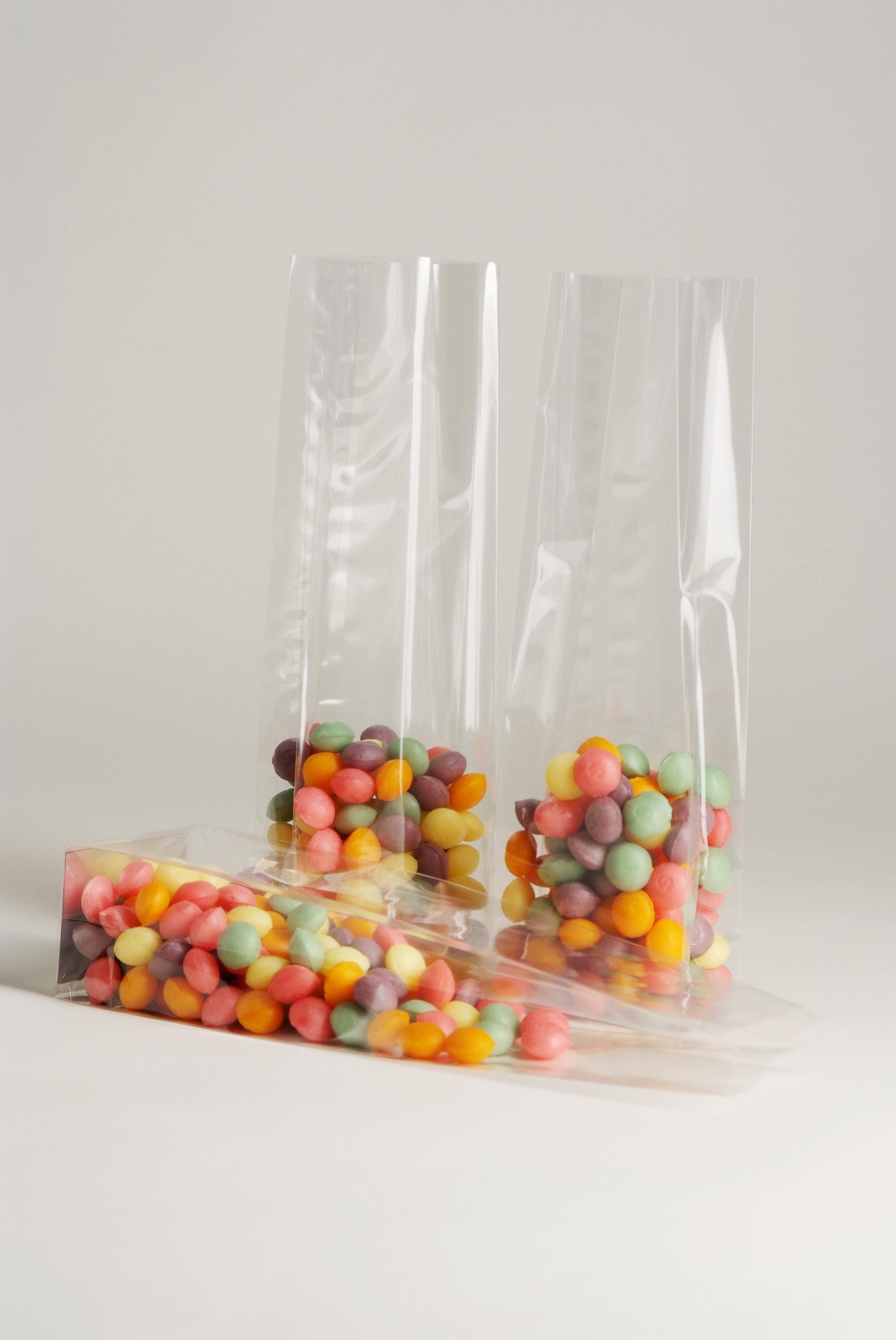 PigPotParty Cellophane Bags 8x11 Inch, 50 Pack Clear Plastic Gift Bags With Bottom Gusset For Stand-Up Display, Medium Cello Gift Wrap For Goodies, Treats, Party Favors, Mugs, Includes 50 Gold Ties