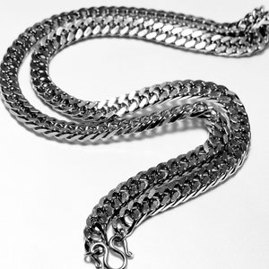 Cadena de acero inoxidable hecha a mano para su recuerdo, medallón o colgante de terrario. 63 cm (24 6/8") de largo, 10 mm de grosor.