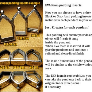 K&ouml;nnte beinhalten: Drei silberne Anh&auml;nger-Rahmen mit Glasfenstern, die Beispiele f&uuml;r schwarze, graue und keine EVA-Schaumstoff-Einlagen zeigen. Der Text "EVA foam padding inserts" steht oben im Bild. Der Text "Just $1 extra for each pendant!" steht in der Mitte des Bildes.
