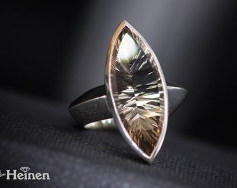 Ring aus Silber mit Stein aus Rauchquarz