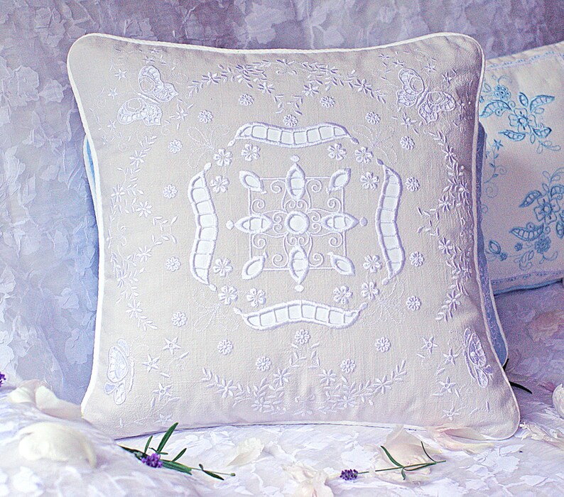 Vintage French Pillow Cover Floral 40 x 40cm Shabby Chic Decor Light Grey Embroidered Pillow 100/% Linen Cutwork RICHELIEU Lace