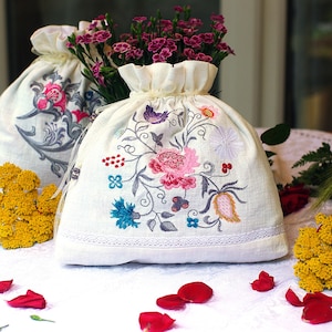 Embroidered Drawstring Pouch / Project Bag for Wool, Bread, Herbs - Garden Flowers Embroidery - Make Up Bag