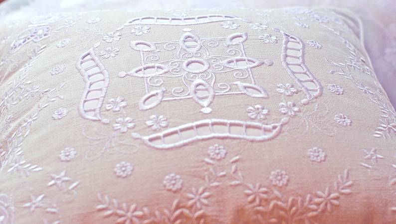 Vintage French Pillow Cover Floral 40 x 40cm Shabby Chic Decor Light Grey Embroidered Pillow 100/% Linen Cutwork RICHELIEU Lace