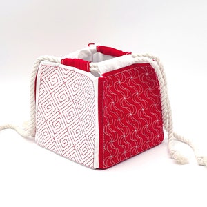 Erdbeerrote Japanische Kordelzugtasche - Komebukuro - Sashiko Quilt Stickerei, Boho Muster, Kinchaku Beutel, 20x20 cm