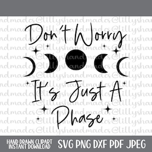 Könnte beinhalten: Schwarz-weiße digitale Illustration mit dem Text "Don't Worry It's Just A Phase" in einer Schreibschrift. Das Design beinhaltet Mondphasen und Sterne. Der untere Teil des Bildes enthält den Text "HAND DRAWN CLIPART INSTANT DOWNLOAD SVG PNG DXF PDF JPEG".